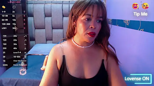 Snapshot of Abril_Beltran_ chatting on March 12, 2025, 9:35 pm Abril Beltran online show from March 12, 2025, 9:35 pm