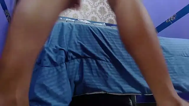 Snapshot of Abril_Beltran_ chatting on December 15, 2025, 9:19 pm Abril Beltran online show from December 15, 2025, 9:19 pm