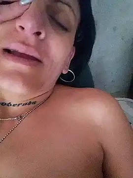 estefyzapata online show from January 13, 2026, 6:02 pm