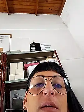 estefyzapata online show from February 2, 2026, 6:39 pm