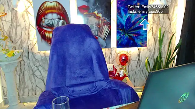 Snapshot of EmiTranny chatting on March 21, 2025, 12:51 am EmiTranny online show from March 21, 2025, 12:51 am