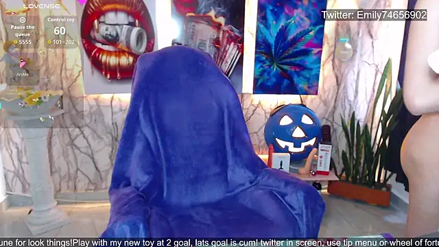 Snapshot of EmiTranny chatting on October 31, 2025, 8:54 pm EmiTranny online show from October 31, 2025, 8:54 pm