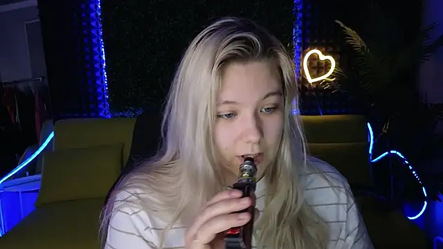 DjennaPalme online show from December 15, 2024, 2:41 am