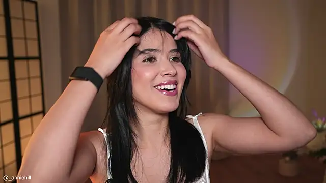 anniehillofficial online show from April 19, 2026, 7:27 pm