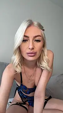 Mia Roxie online show from May 12, 2026, 3:14 am