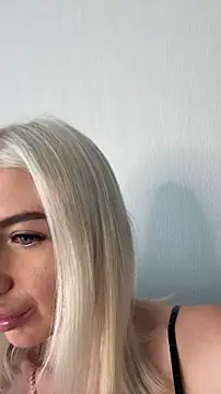 Mia Roxie online show from June 9, 2026, 3:29 am