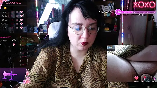Snapshot of LeonaHarrison chatting on October 7, 2025, 4:09 am LeonaHarrison online show from October 7, 2025, 4:09 am