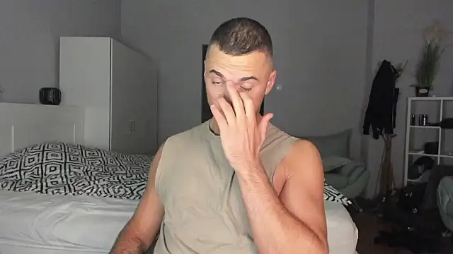 paulblack21 online show from November 18, 2025, 7:40 pm