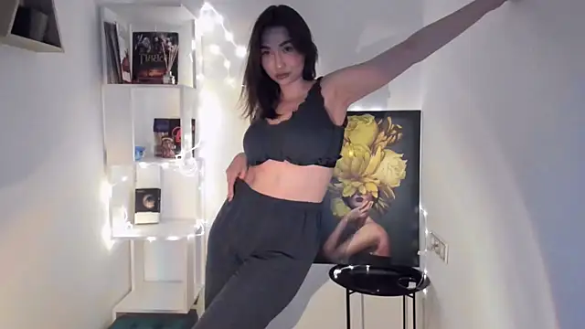 Snapshot of GracefulLook chatting on February 5, 2025, 3:23 am GracefulLook online show from February 5, 2025, 3:23 am