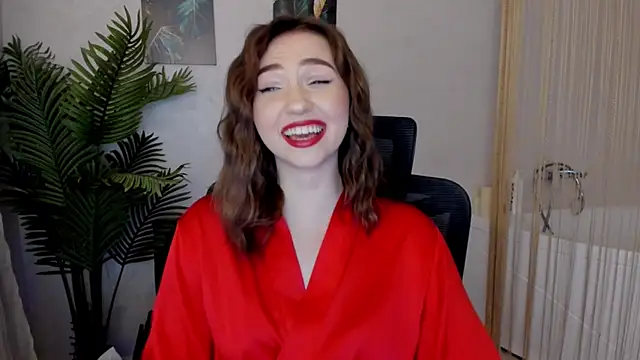 Snapshot of GracefulLook chatting on February 14, 2025, 7:33 pm GracefulLook online show from February 14, 2025, 7:33 pm