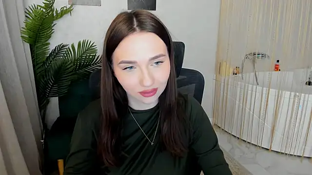 Snapshot of GracefulLook chatting on November 18, 2025, 8:13 pm GracefulLook online show from November 18, 2025, 8:13 pm