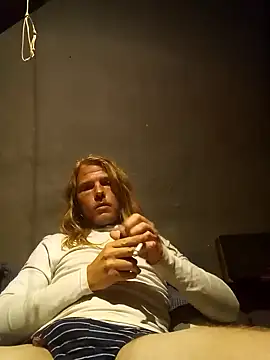 Snapshot of Salted_Playday chatting on January 8, 2025, 1:32 am Salted Playday online show from January 8, 2025, 1:32 am