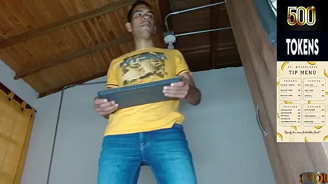 JohanyLatino online show from April 13, 2026, 10:59 pm