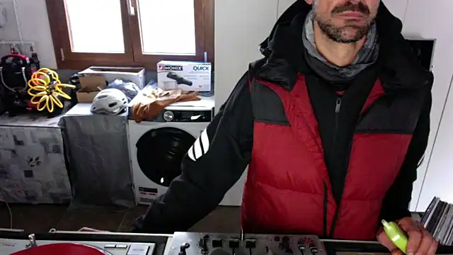 techmoon online show from November 8, 2025, 3:56 pm