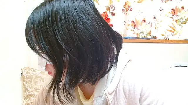 liliyRiSAcha-n online show from February 10, 2026, 7:23 am