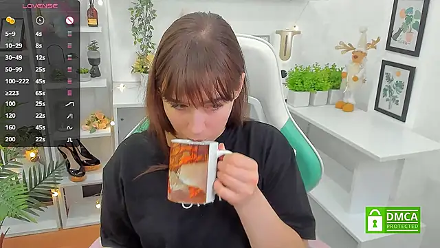  Eliizabeth  online show from March 17, 2025, 9:45 pm