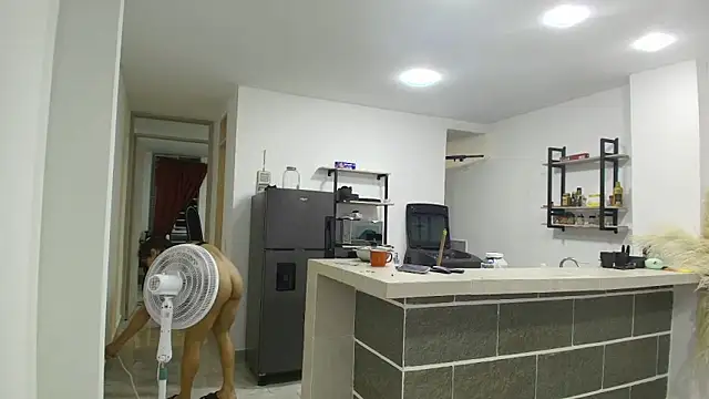 roxana collins online show from April 7, 2026, 4:13 am