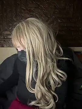 Snapshot of Mayoosh6 chatting on February 15, 2025, 6:23 am Mayoosh6 online show from February 15, 2025, 6:23 am