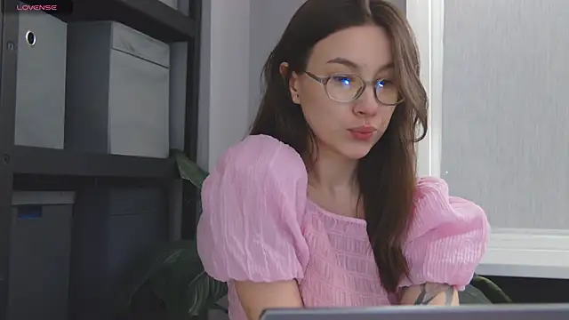Snapshot of Marie_Diaze chatting on April 10, 2026, 11:48 am Marie Diaze online show from April 10, 2026, 11:48 am