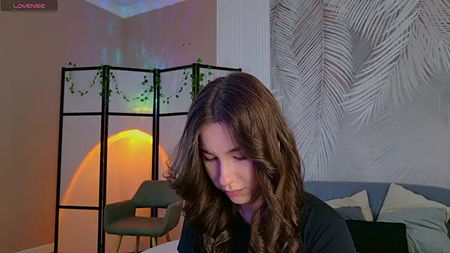 Marie Diaze online show from June 17, 2026, 5:10 am