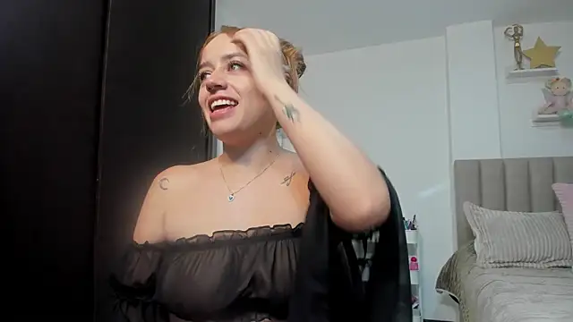 Snapshot of Natalia_Suarez chatting on June 21, 2026, 12:57 am Natalia Suarez online show from June 21, 2026, 12:57 am