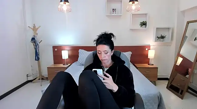 Kristen Garner online show from January 31, 2025, 12:06 am