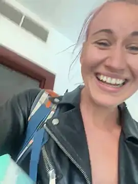 Snapshot of Dina-Light chatting on February 20, 2025, 2:35 pm Dina-Light online show from February 20, 2025, 2:35 pm