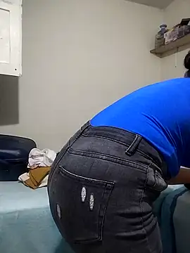 lolo890 online show from April 15, 2026, 10:10 pm