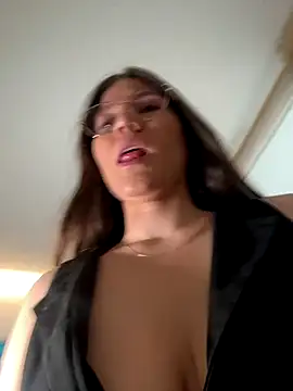 AmelieLaurent  online show from November 11, 2025, 8:53 pm