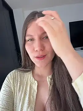 Snapshot of AmelieLaurent_ chatting on August 4, 2026, 7:49 pm AmelieLaurent online show from August 4, 2026, 7:49 pm