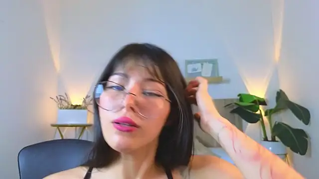 riley sierra online show from December 12, 2024, 7:37 pm