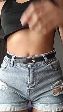 Miia Petitte online show from April 9, 2026, 10:15 pm