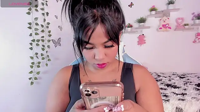 Emily restrepo online show from February 11, 2025, 7:23 am