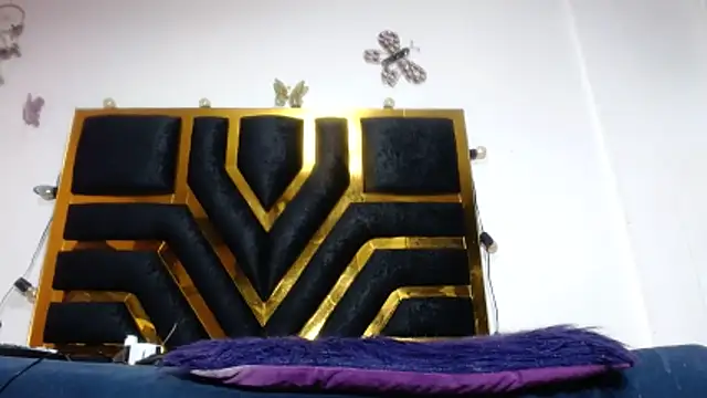 Helennahot online show from April 2, 2026, 11:52 am