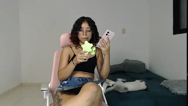 Snapshot of Putaku_San chatting on December 30, 2024, 4:53 am Putaku San online show from December 30, 2024, 4:53 am