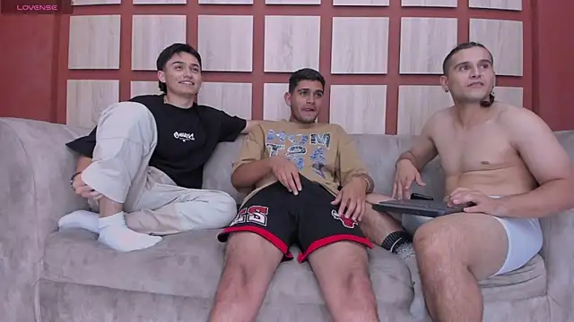 Snapshot of blessmyneighbors2 chatting on January 9, 2025, 1:39 am blessmyneighbors2 online show from January 9, 2025, 1:39 am