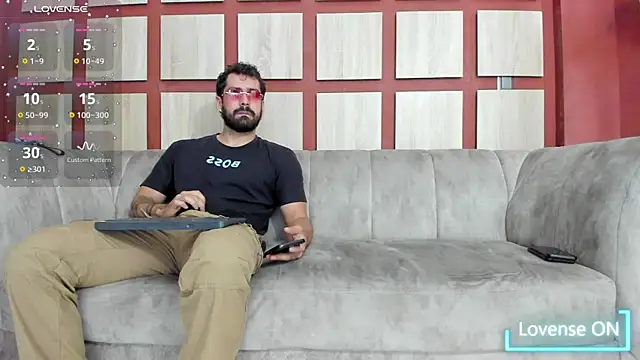 Snapshot of blessmyneighbors2 chatting on February 8, 2025, 7:59 pm blessmyneighbors2 online show from February 8, 2025, 7:59 pm