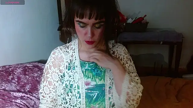 collette beaufoy  online show from December 4, 2025, 6:23 am