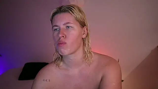 moonamii online show from January 26, 2025, 4:09 pm