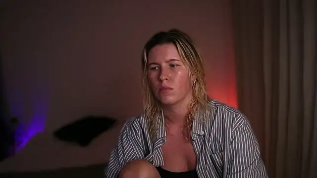 moonamii online show from September 9, 2025, 6:29 pm