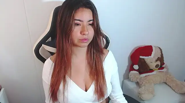 Snapshot of alice_middlee chatting on December 12, 2024, 6:53 pm alice middlee online show from December 12, 2024, 6:53 pm