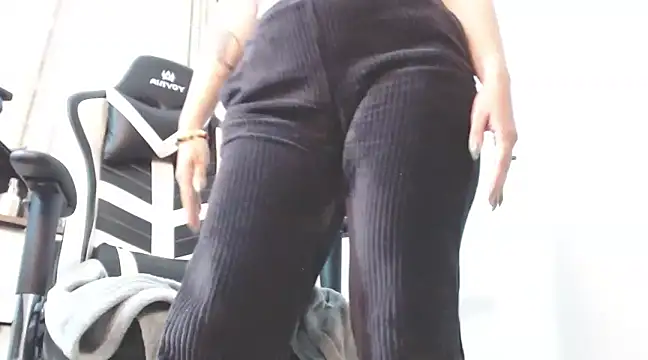 Snapshot of alice_middlee chatting on January 31, 2025, 10:21 pm alice middlee online show from January 31, 2025, 10:21 pm