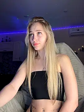 Snapshot of Good__Girl_ chatting on September 12, 2025, 9:31 am Good  Girl  online show from September 12, 2025, 9:31 am