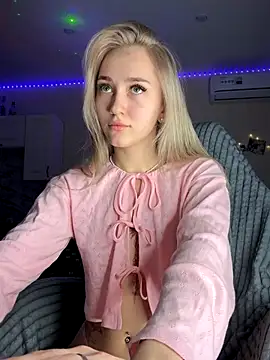 Snapshot of Good__Girl_ chatting on October 23, 2025, 5:44 pm Good  Girl  online show from October 23, 2025, 5:44 pm