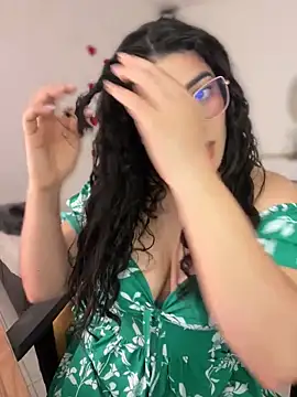 Lia flowers online show from February 13, 2026, 11:12 pm