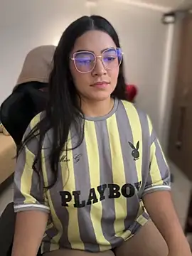 Lia flowers online show from March 1, 2026, 9:06 pm