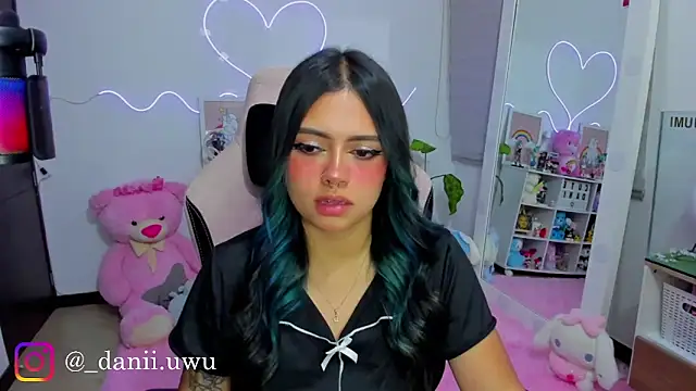 CuteDani  online show from April 1, 2026, 3:51 am