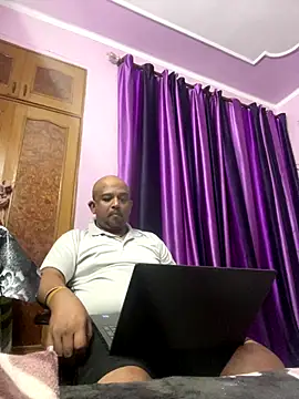 Dick 6inches online show from October 12, 2025, 3:33 pm