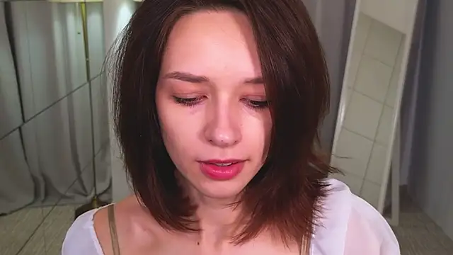 Snapshot of VivianLy_ chatting on December 27, 2024, 11:28 am VivianLy online show from December 27, 2024, 11:28 am