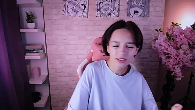 Snapshot of VivianLy_ chatting on September 24, 2025, 11:24 am VivianLy online show from September 24, 2025, 11:24 am